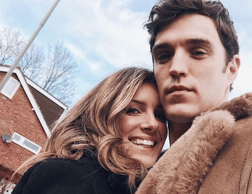 Huge congrats! 90210 actress Shenae Grimes is expecting her first child Huge congrats! 90210 actress Shenae Grimes is expecting her first child