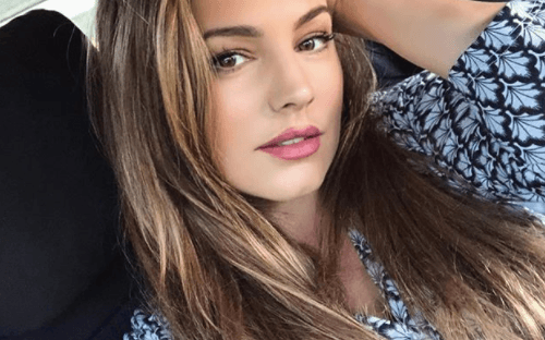 Kelly Brook harshly criticised for comments on working mums Kelly Brook harshly criticised for comments on working mums