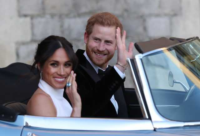 SWOON! Harry and Meghan kissing at a polo match today is ridiculously fairytale SWOON! Harry and Meghan kissing at a polo match today is ridiculously fairytale