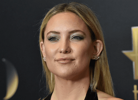 A photo of Kate Hudson bottlefeeding her baby is causing a heated debate on Instagram A photo of Kate Hudson bottlefeeding her baby is causing a heated debate on Instagram