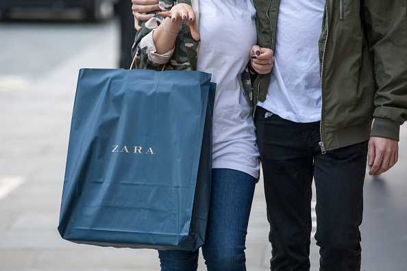 We completely missed this €18 Zara skirt in the sale but TG, it’s still available We completely missed this €18 Zara skirt in the sale but TG, it’s still available