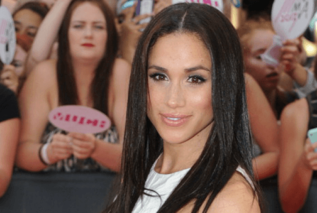 Meghan Markle reportedly gave away ALL her clothes when she became famous Meghan Markle reportedly gave away ALL her clothes when she became famous
