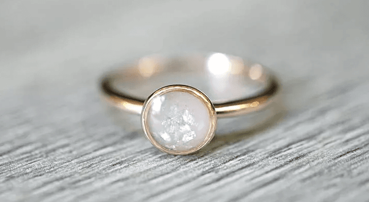 Jewellery made from breastmilk might sounds nuts – but look how pretty it is Jewellery made from breastmilk might sounds nuts – but look how pretty it is