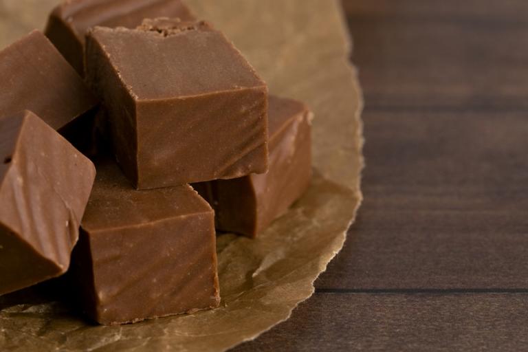 Chocolate cravings? This 5-minute freezer fudge is about to be your new best friend Chocolate cravings? This 5-minute freezer fudge is about to be your new best friend