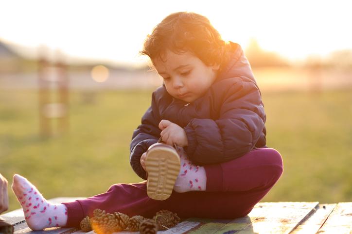 Parents are loving this training toy that easily teaches kids to tie their shoes in minutes Parents are loving this training toy that easily teaches kids to tie their shoes in minutes