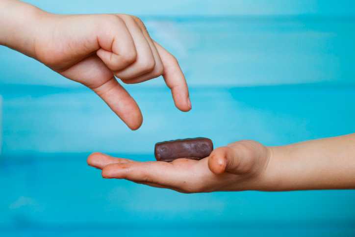 Experts warn that giant Easter eggs contain WEEKS worth of sugar in one box Experts warn that giant Easter eggs contain WEEKS worth of sugar in one box