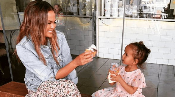 Chrissy Teigen’s three-year-old daughter asking for candy is the CUTEST thing you’ll see today