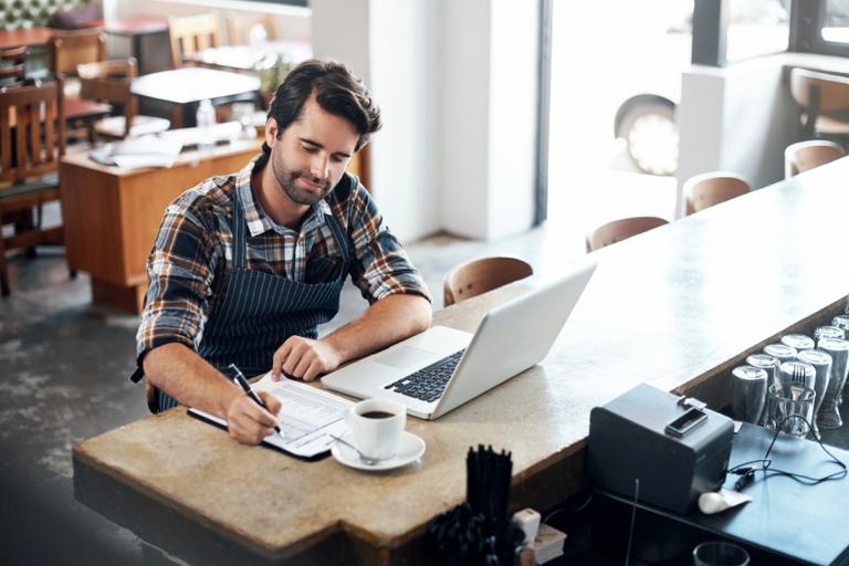 Single dad tells his employees to stop apologising for having lives outside of work Single dad tells his employees to stop apologising for having lives outside of work