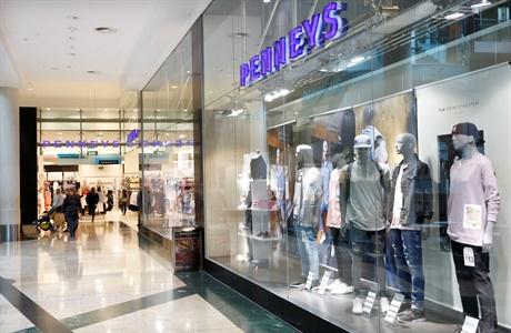 This €17 flowy, floral dress from Penneys is a summer wardrobe must have This €17 flowy, floral dress from Penneys is a summer wardrobe must have