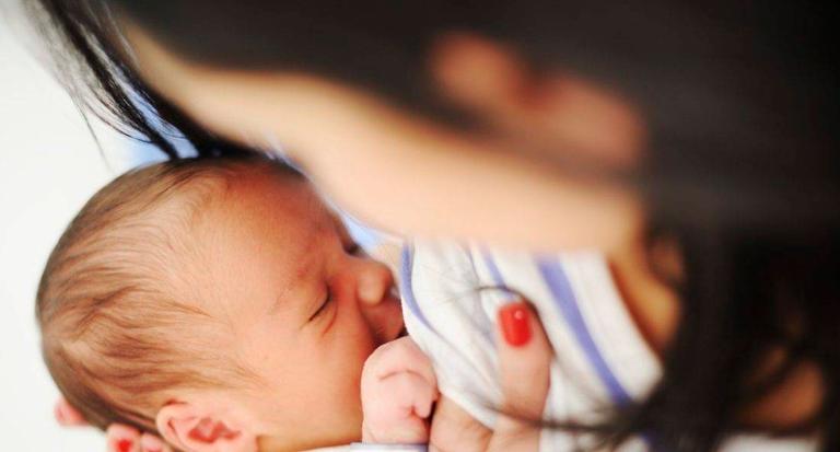 Mother shamed for breastfeeding in fast food restaurant recieves huge support Mother shamed for breastfeeding in fast food restaurant recieves huge support