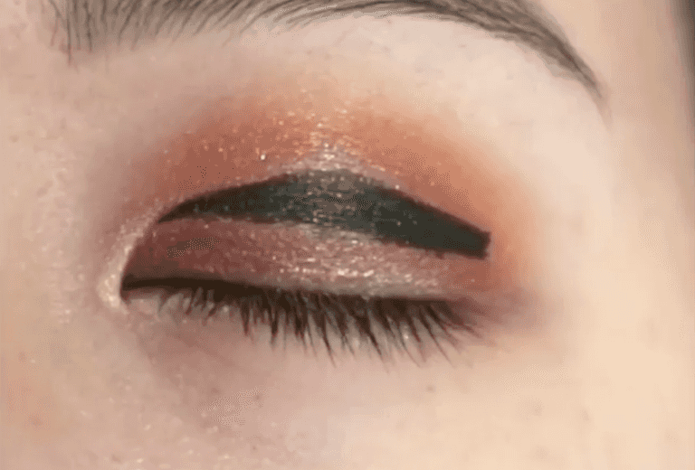 Floating eyeliner is the PERFECT hack to try if you have hooded eyelids Floating eyeliner is the PERFECT hack to try if you have hooded eyelids
