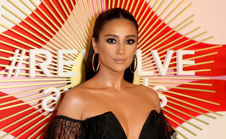Shay Mitchell has welcomed her first child, and the picture is just adorable Shay Mitchell has welcomed her first child, and the picture is just adorable