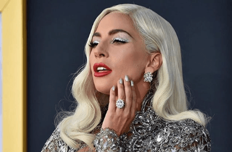 ‘Everything’s fine’ – Lady Gaga went flying after a fan pulled her off the stage last night ‘Everything’s fine’ – Lady Gaga went flying after a fan pulled her off the stage last night