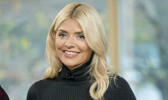 Holly Willoughby just wore the cutest little €49 tartan dress from Oasis Holly Willoughby just wore the cutest little €49 tartan dress from Oasis