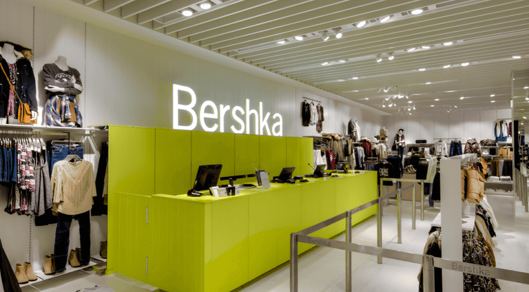 Bershka’s sequinned €40 dress is a must-have for Christmas festivities Bershka’s sequinned €40 dress is a must-have for Christmas festivities