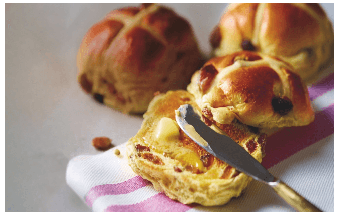 Delicious Spiced Rum Hot Cross Buns recipe for Good Friday you have to try Delicious Spiced Rum Hot Cross Buns recipe for Good Friday you have to try