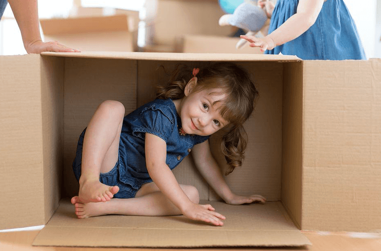 Entertaining toddlers: 5 easy ideas that turn a cardboard box into hours of fun Entertaining toddlers: 5 easy ideas that turn a cardboard box into hours of fun