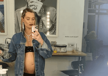 Laura Whitmore calls out those “offended by a pregnant woman’s body” Laura Whitmore calls out those “offended by a pregnant woman’s body”