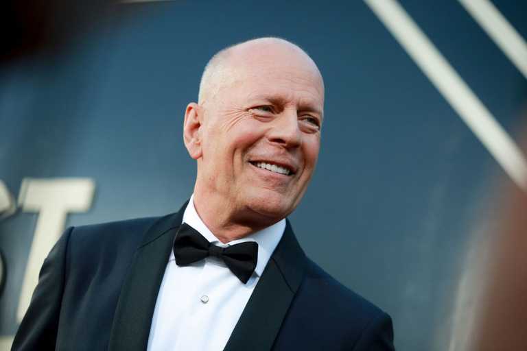 Bruce Willis asked to leave pharmacy for not wearing a face mask Bruce Willis asked to leave pharmacy for not wearing a face mask