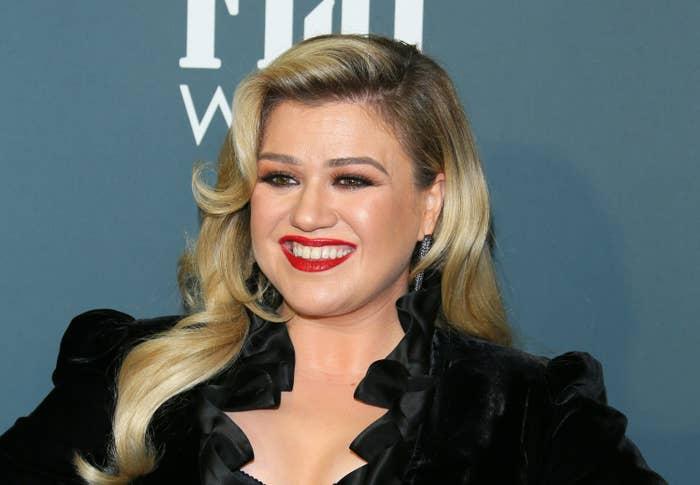Kelly Clarkson says “people were really mean” to her after she won American Idol Kelly Clarkson says “people were really mean” to her after she won American Idol