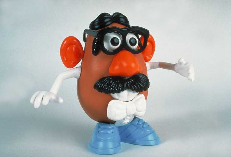 Mr Potato Head is now gender neutral to “promote gender equality” Mr Potato Head is now gender neutral to “promote gender equality”