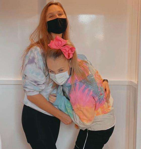 JoJo Siwa introduces her new girlfriend in sweet anniversary Instagram post JoJo Siwa introduces her new girlfriend in sweet anniversary Instagram post