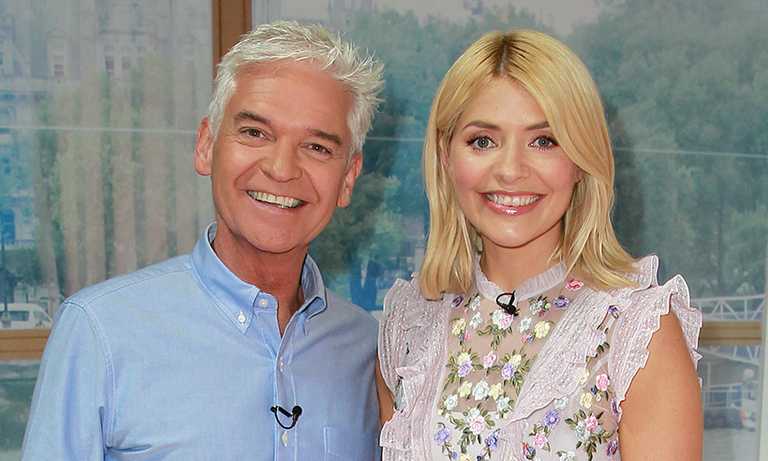 Holly Willoughby suffers back injury live on This Morning Holly Willoughby suffers back injury live on This Morning