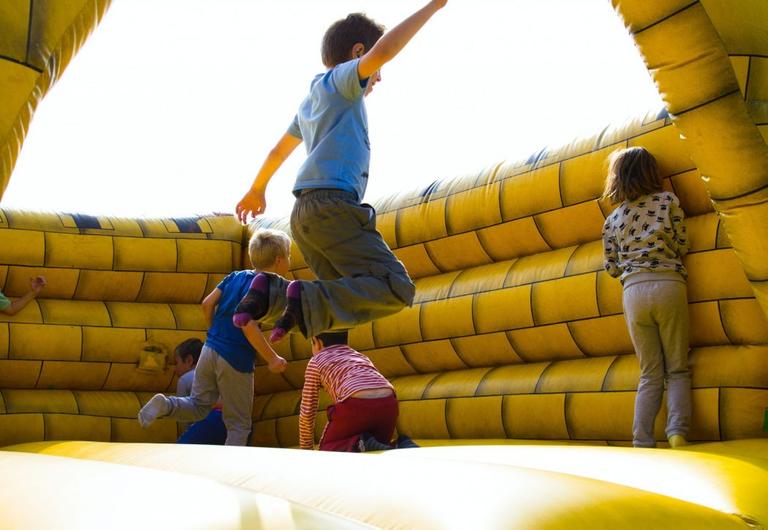 Irish parents told to hire bouncy castles “at their own risk” as operators can’t get insured Irish parents told to hire bouncy castles “at their own risk” as operators can’t get insured