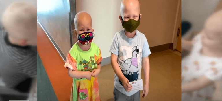 3-year-olds who ‘fell in love’ during cancer treatment are reunited 3-year-olds who ‘fell in love’ during cancer treatment are reunited