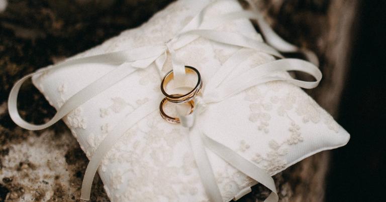 Groom makes second proposal at wedding – to adopt bride’s daughters Groom makes second proposal at wedding – to adopt bride’s daughters