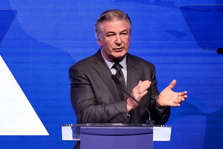 Lawyer for Halyna Hutchins’ family says Alec Baldwin is “blaming others” for Rust shooting Lawyer for Halyna Hutchins’ family says Alec Baldwin is “blaming others” for Rust shooting