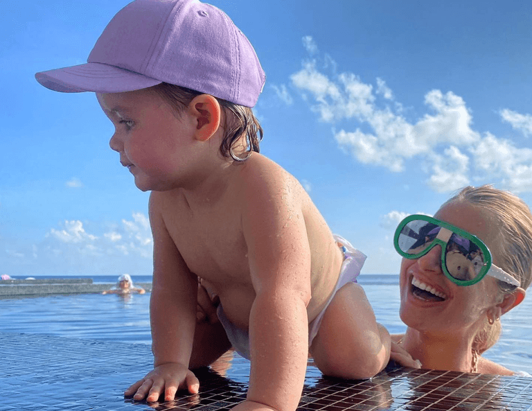 Vogue Williams describes “hellish” flight home with daughter Gigi Vogue Williams describes “hellish” flight home with daughter Gigi