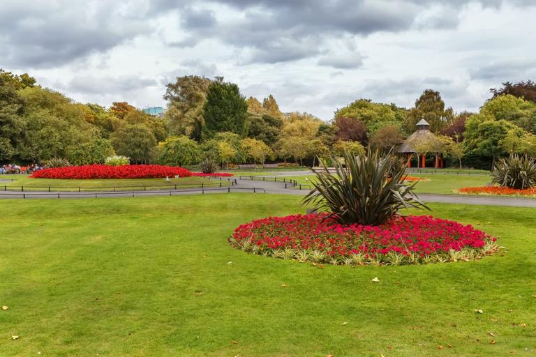 Woman rushed to hospital after attack in St. Stephen’s Green Woman rushed to hospital after attack in St. Stephen’s Green