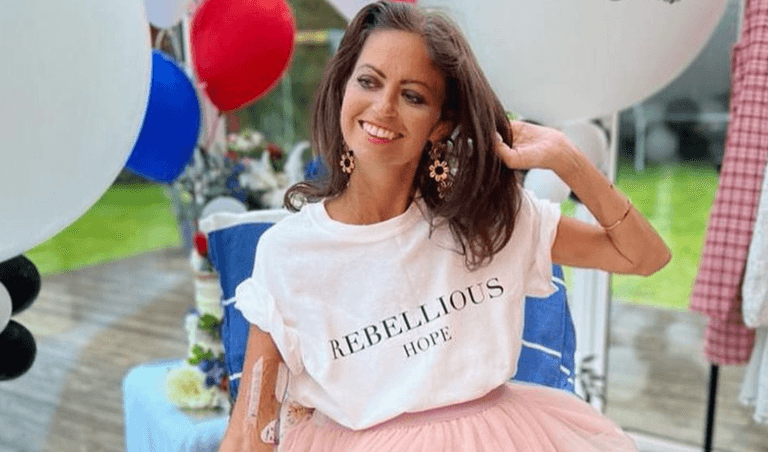 Bowel cancer warnings should be on toilet paper, Deborah James says Bowel cancer warnings should be on toilet paper, Deborah James says