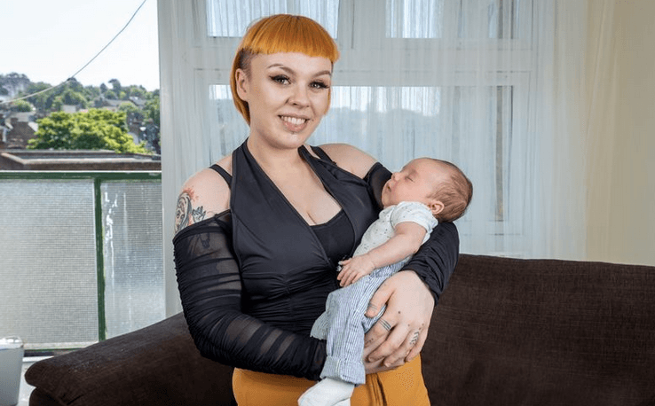 Woman welcomes baby boy after artificially inseminating herself with €30 at-home kit Woman welcomes baby boy after artificially inseminating herself with €30 at-home kit