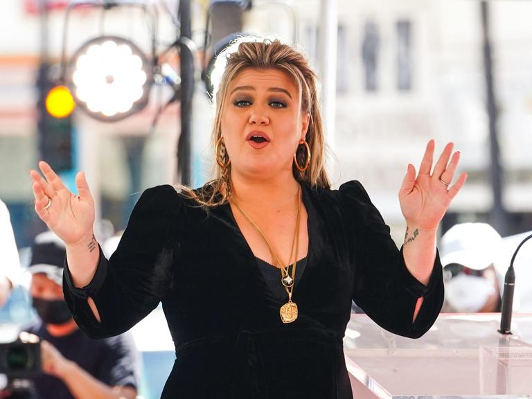 Kelly Clarkson admitted she spanks her children if they misbehave Kelly Clarkson admitted she spanks her children if they misbehave