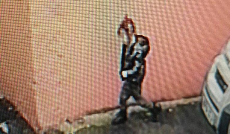 Search underway as young girl knocks on stranger’s doors claiming to be lost Search underway as young girl knocks on stranger’s doors claiming to be lost