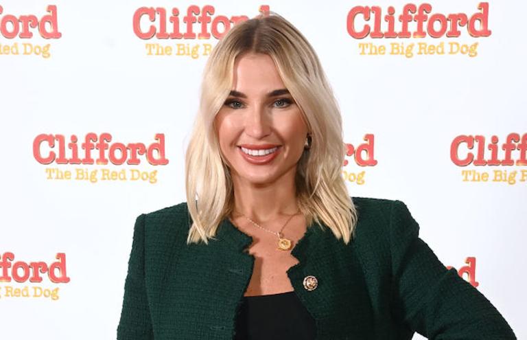 Billie Faiers furious after being ‘forced to hold five-month-old baby 12 hours’ on flight Billie Faiers furious after being ‘forced to hold five-month-old baby 12 hours’ on flight