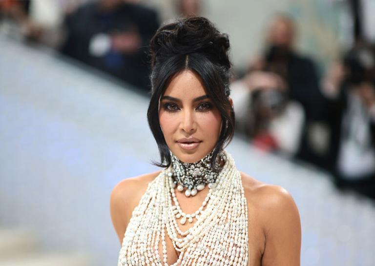 Kim Kardashian says she cries herself to sleep over raising her kids alone Kim Kardashian says she cries herself to sleep over raising her kids alone