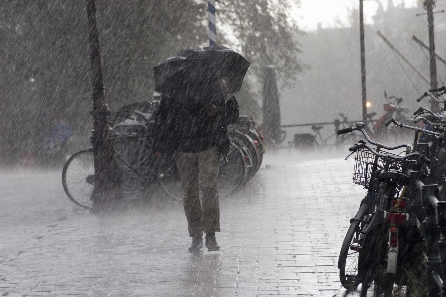 Status yellow thunderstorm warning issued for six counties