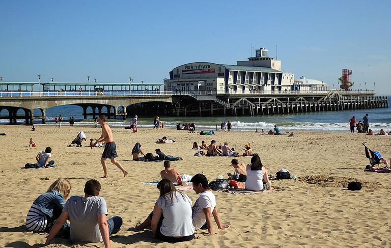 Boy (12) and girl (17) die following ‘major incident’ at Bournemouth beach Boy (12) and girl (17) die following ‘major incident’ at Bournemouth beach