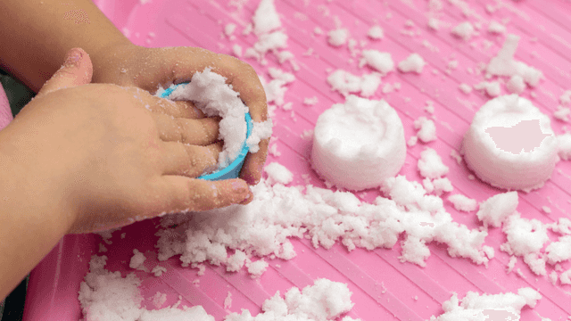 Sensory Play: A safe way to make fake snow with just two household ingredients Sensory Play: A safe way to make fake snow with just two household ingredients