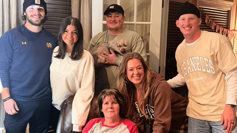 Adorable new trend sees grandkids surprise grandparents with sleepovers Adorable new trend sees grandkids surprise grandparents with sleepovers