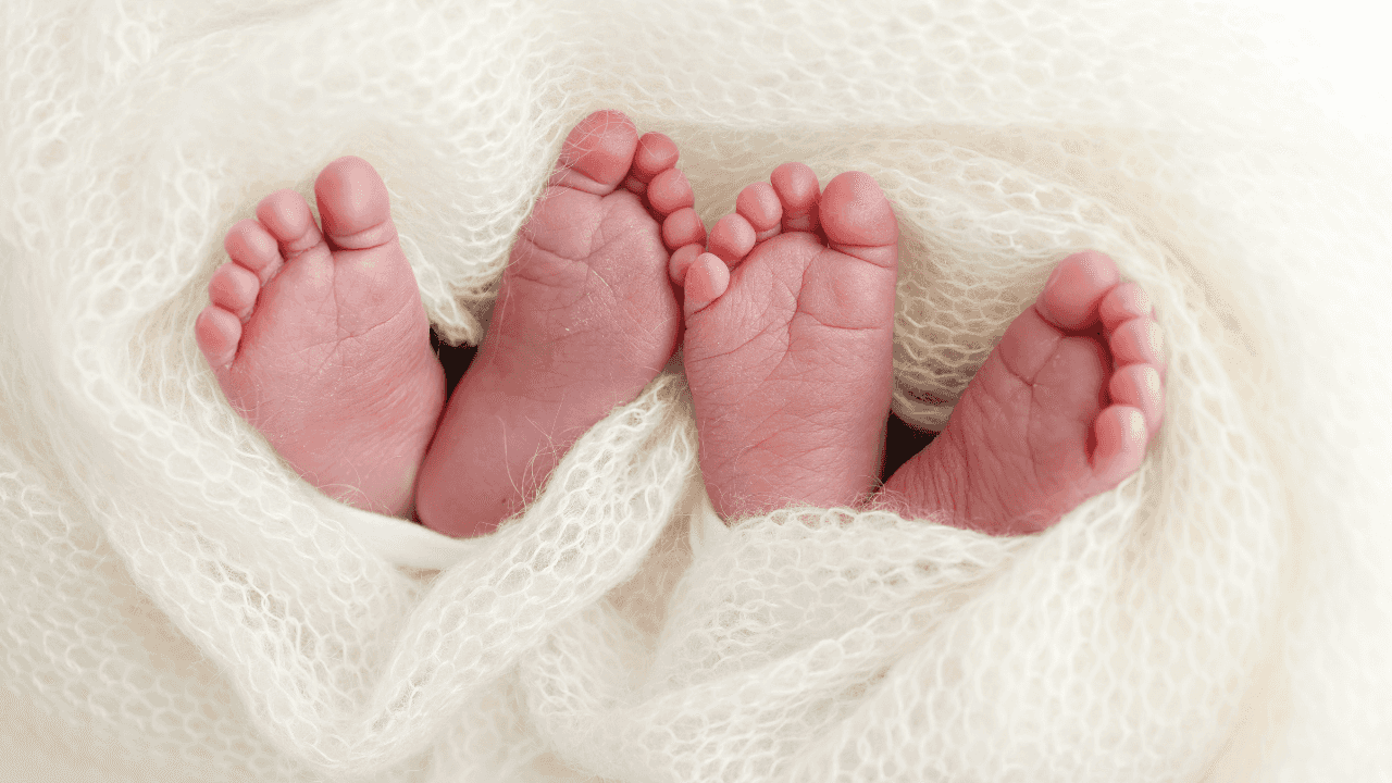 Mum who didn’t know she was pregnant gives birth to twins