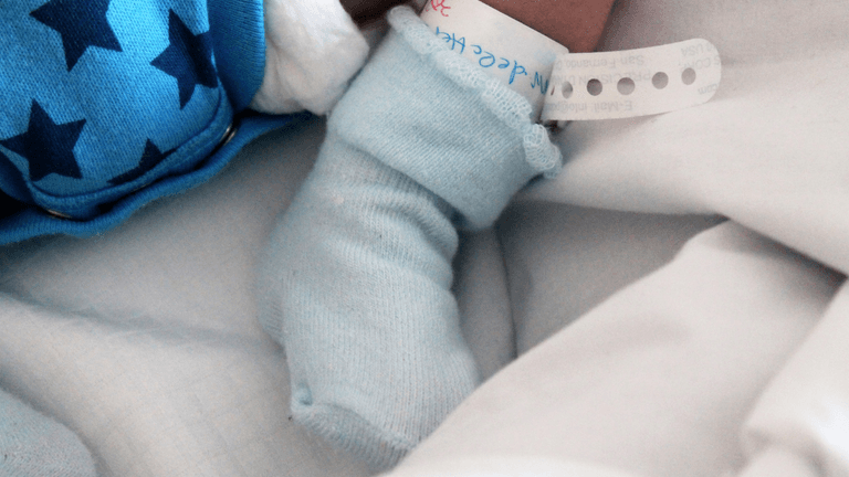 Dad has horrible reaction after wife lied about baby’s gender Dad has horrible reaction after wife lied about baby’s gender