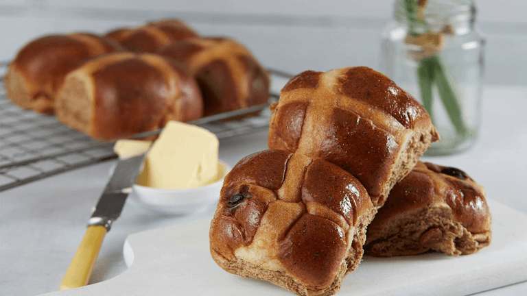 Paramedic issues warning over hot cross buns ahead of Easter Paramedic issues warning over hot cross buns ahead of Easter