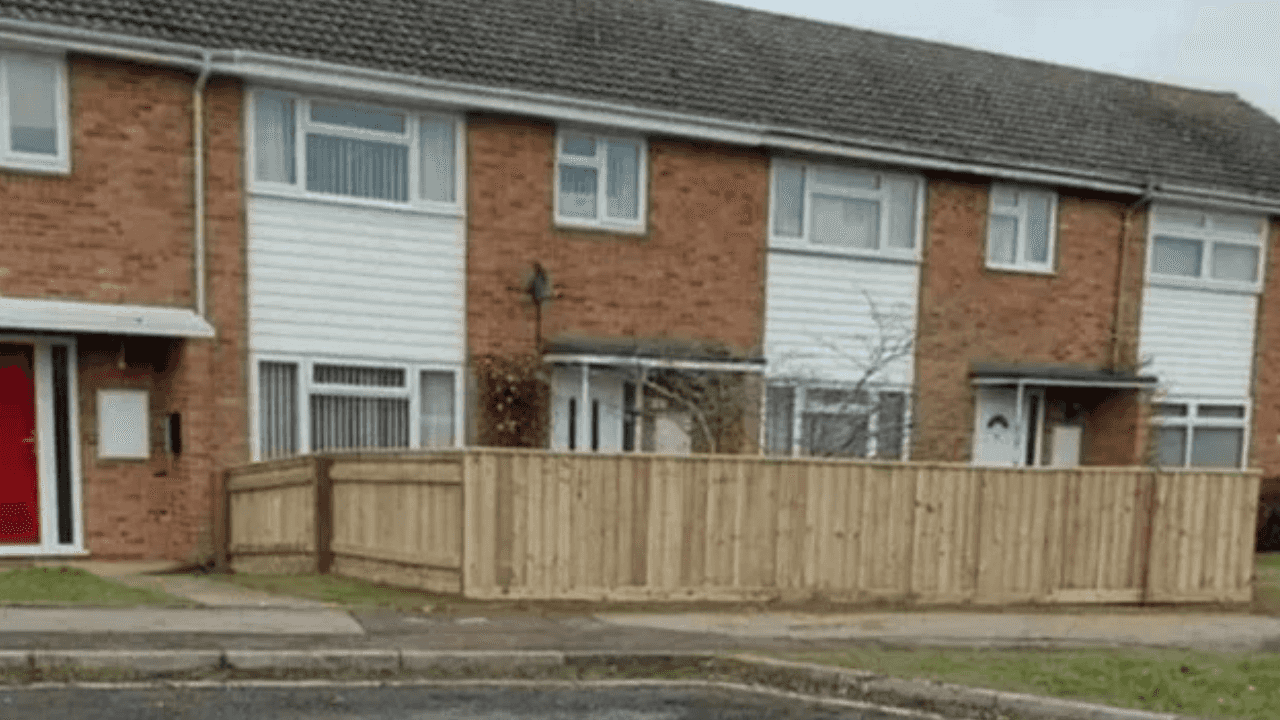 Woman angers neighbours after building 100ft fence around garden