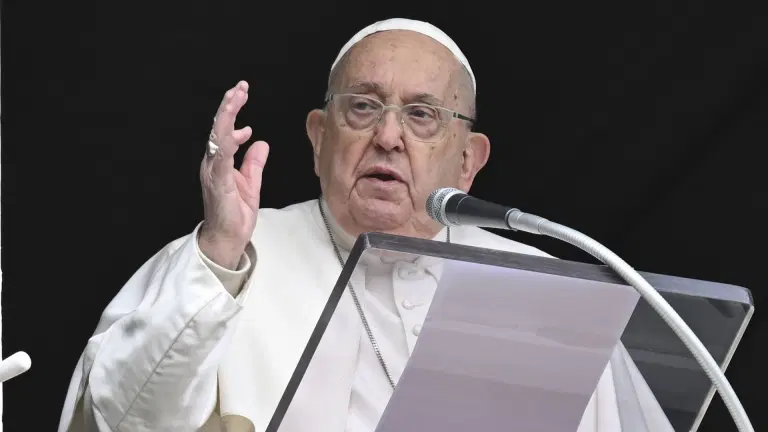 Pope Francis sends message to 1.2 billion Catholics as he remains in critical condition Pope Francis sends message to 1.2 billion Catholics as he remains in critical condition
