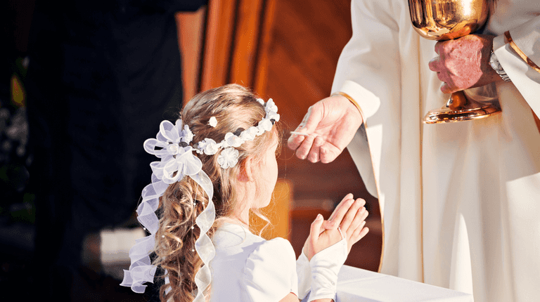How much should you put in a Communion card? What the experts say How much should you put in a Communion card? What the experts say