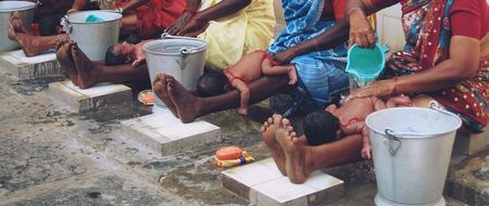 WATCH: Indian ‘maalishwalis’ bathe babies in traditional style